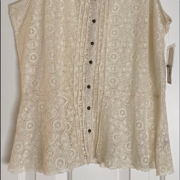 Ivory lace button front tank. 77% Cotton 23% nylon - Picture 2 of 3